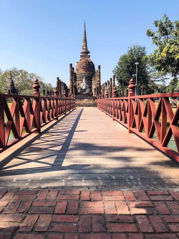 Wat Sa Si and the red bridge leading up to it