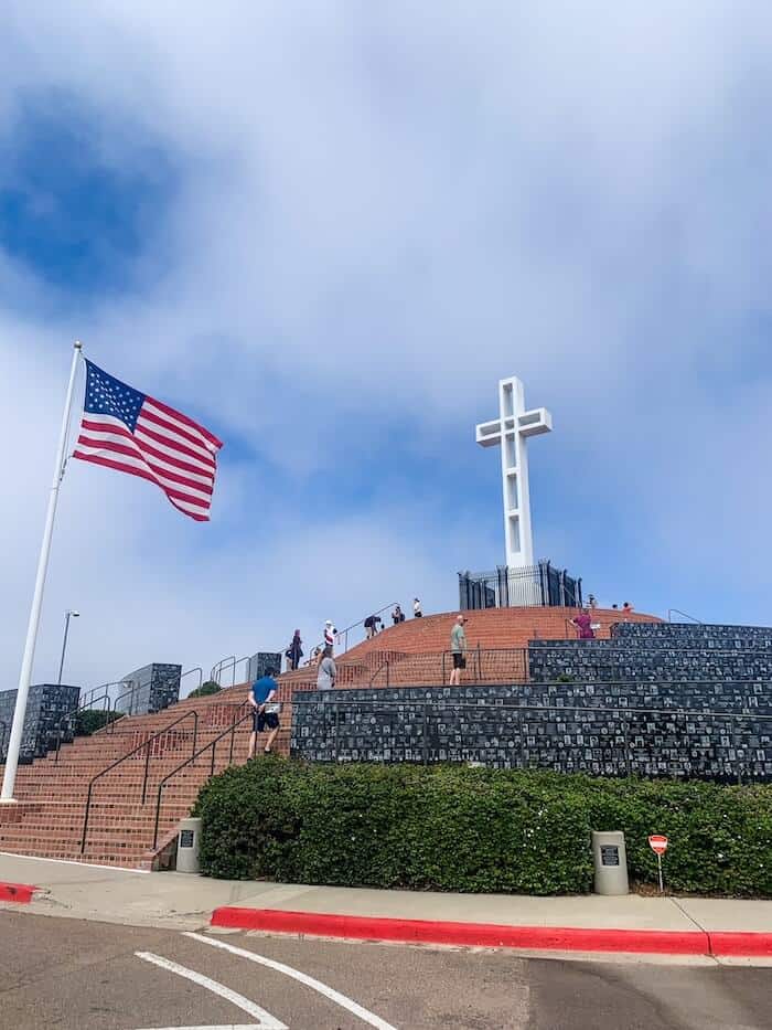 A cross and American flag at the top of Mount Soledad