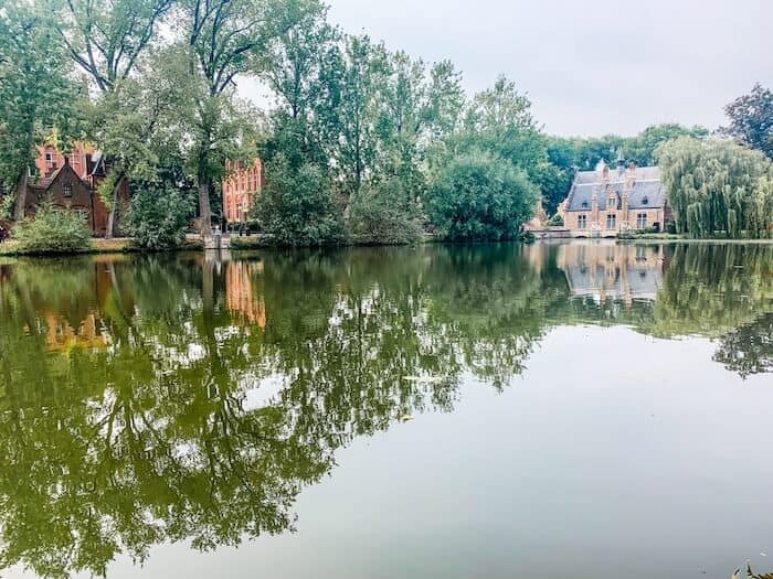 A charming lake view in Bruges