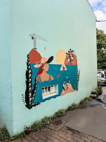 A mural on the wall of a building in Nantes