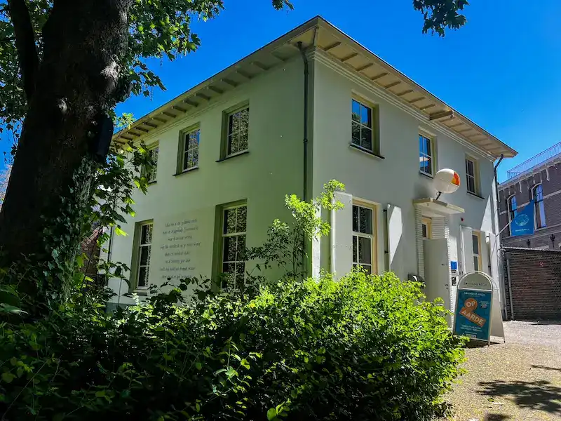 The outside of Sonnenborgh Observatory in Utrecht