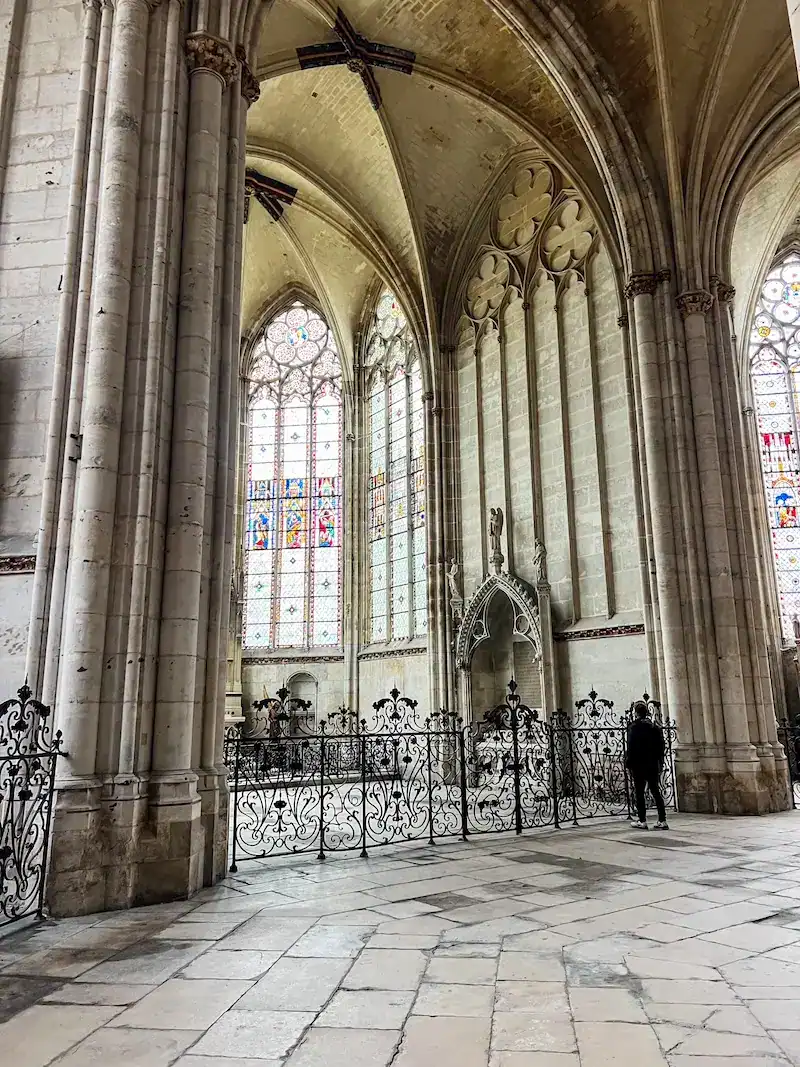 An empty hall in Rouen