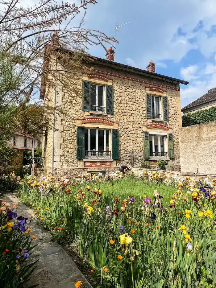 A historic home in Auvers-sur-Oise near Chantilly, France