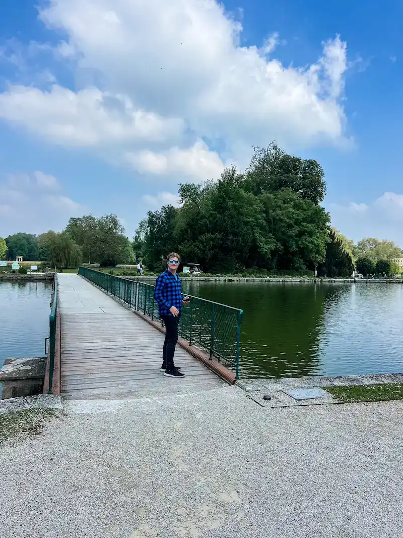 A man explores Chantilly from Paris.